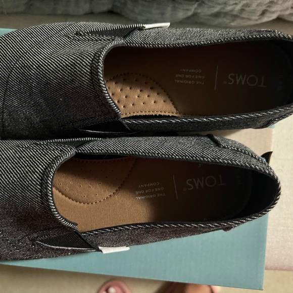 NWT TOMS Redondo Black Twill Chambray slip on shoes - Picture 6 of 6